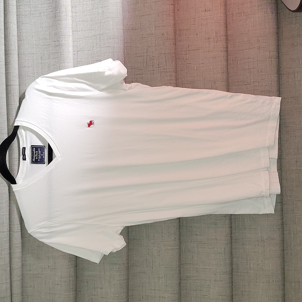 Abercrombie & Fitch v-neck tee